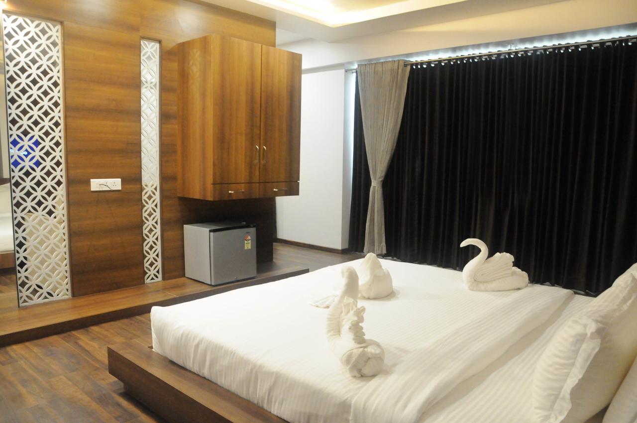 Hotel 3 Leaves Kolhapur Exterior photo